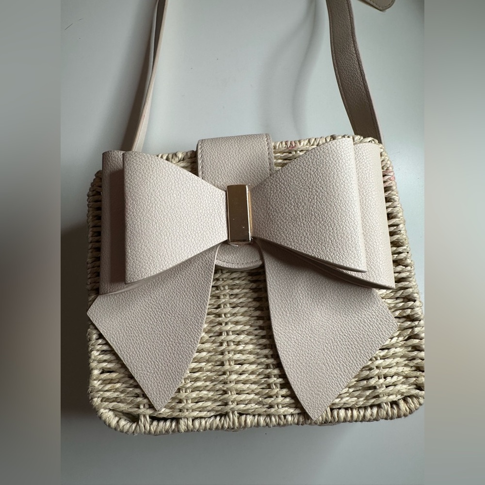 Elegant Cream Bow Woven Bag